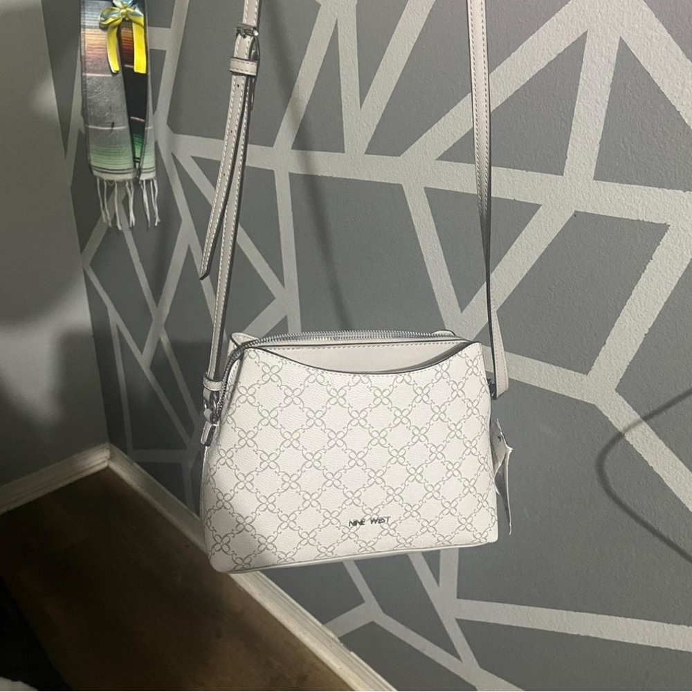 Nine West calandra mini white and grey crossbody bag